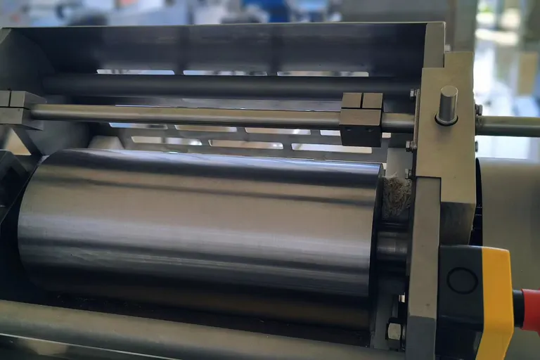 Noodle line compounding rollers developing a continuous dough sheet