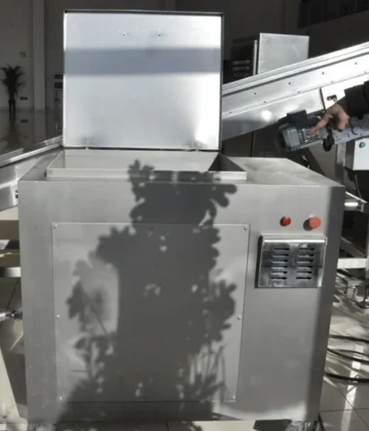 Published water-dosing equipment photograph; saltwater preparation is a separate supply duty.