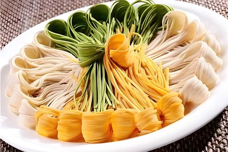 Fresh noodles produced after vacuum dough mixing