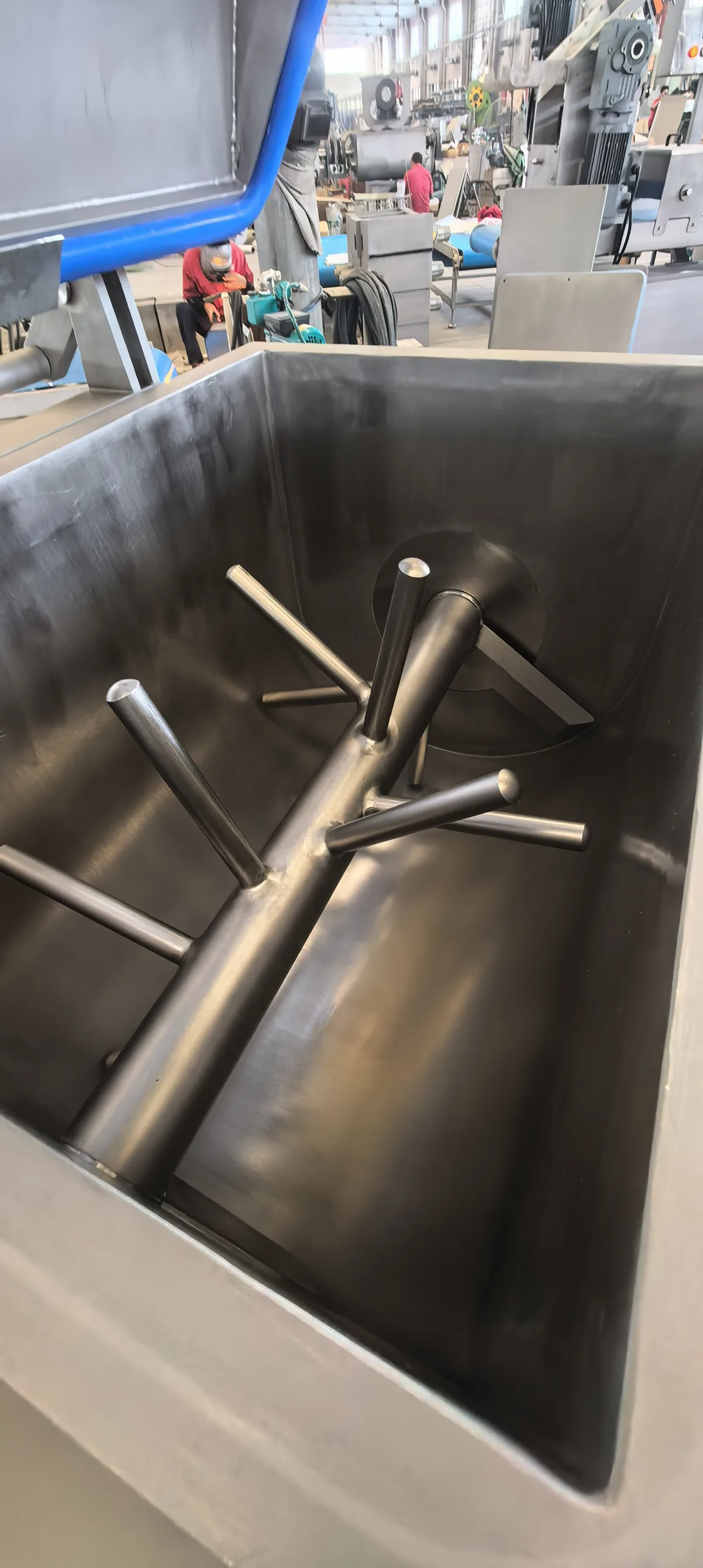 Close view inside the ZKHM-150 mixing chamber showing the installed mixing element